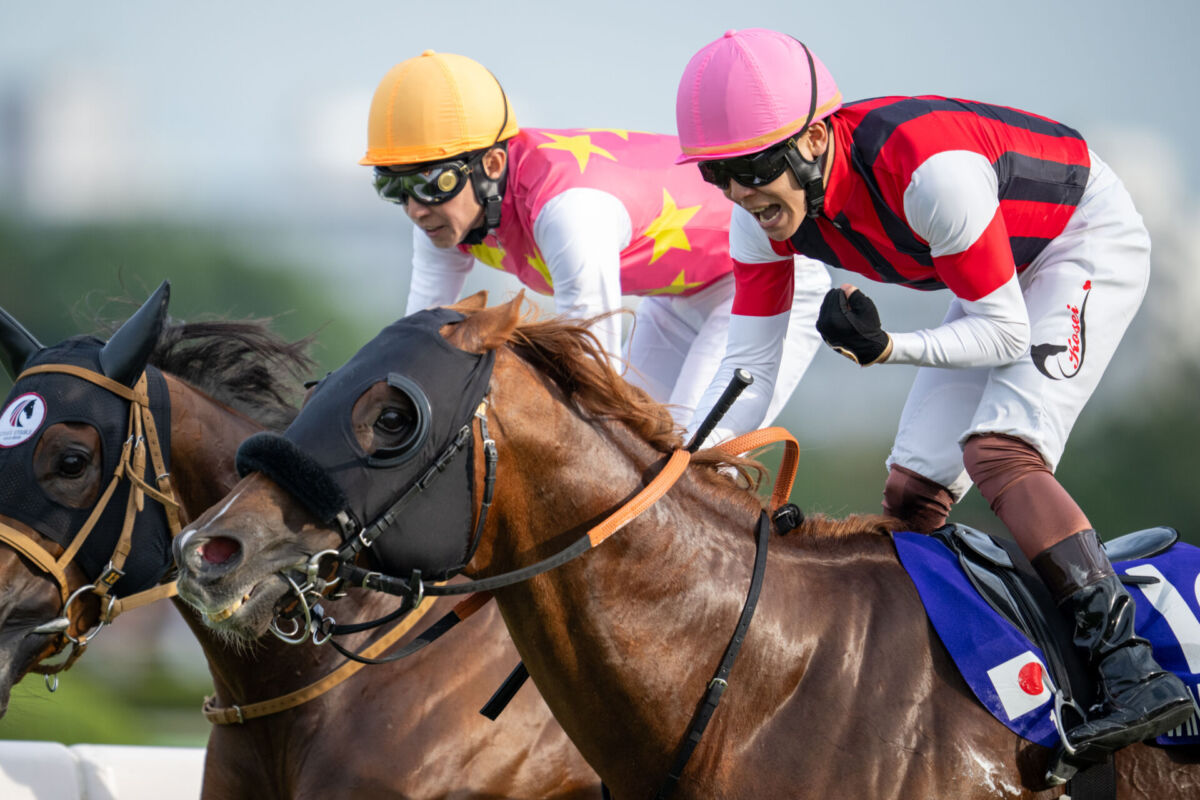 Kosei Miura celebrates aboard Win Carnelian next to June Blair and her jockey Yutaka Take. (Source: keibana.com)