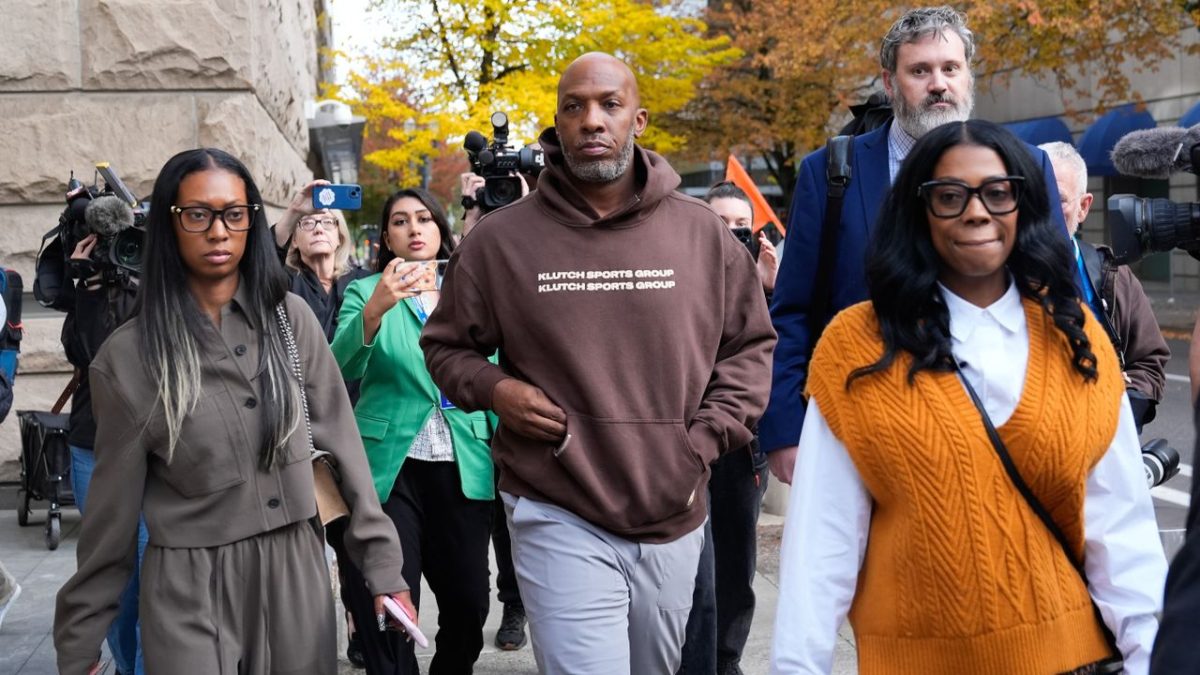 Chauncey Billups walking out of his federal court appearance on Oct 23.