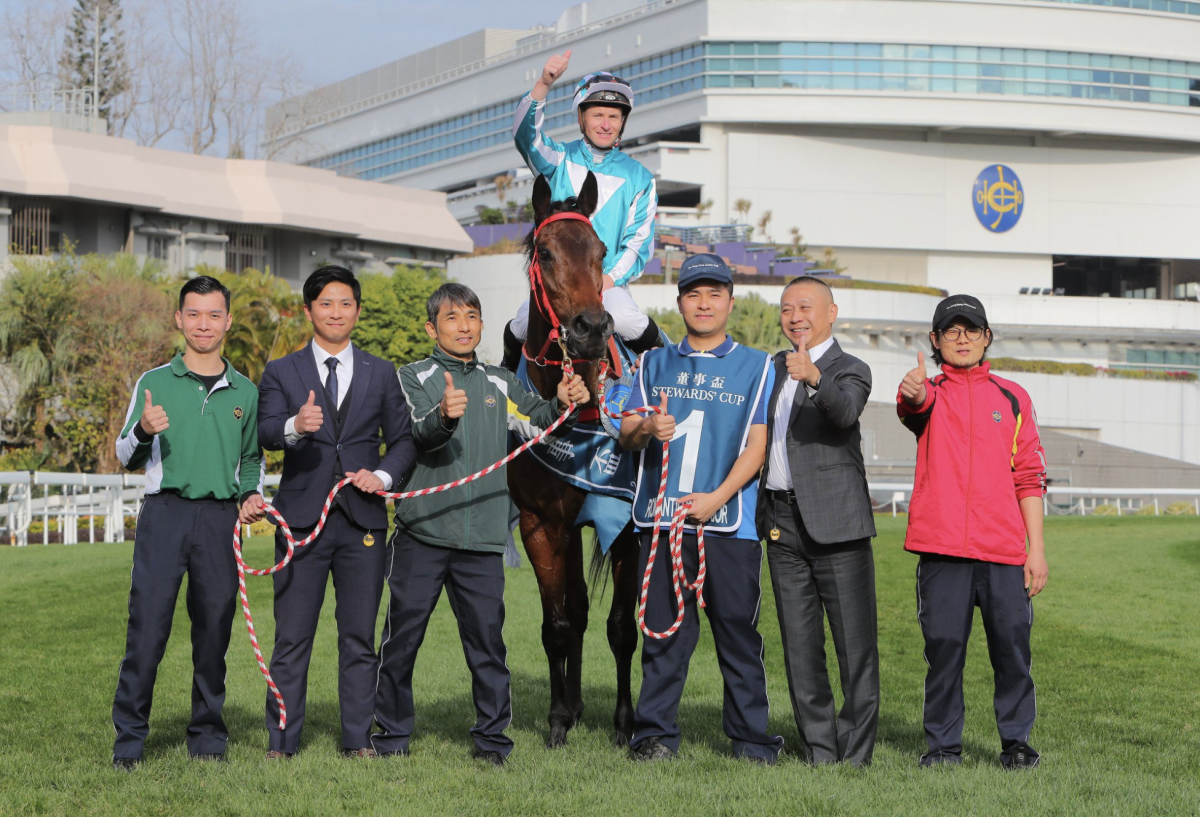 Romantic Warrior and some members of his team pose for an official photo after his Stewards’ Cup victory. (Source: The Hong Kong Jockey Club)